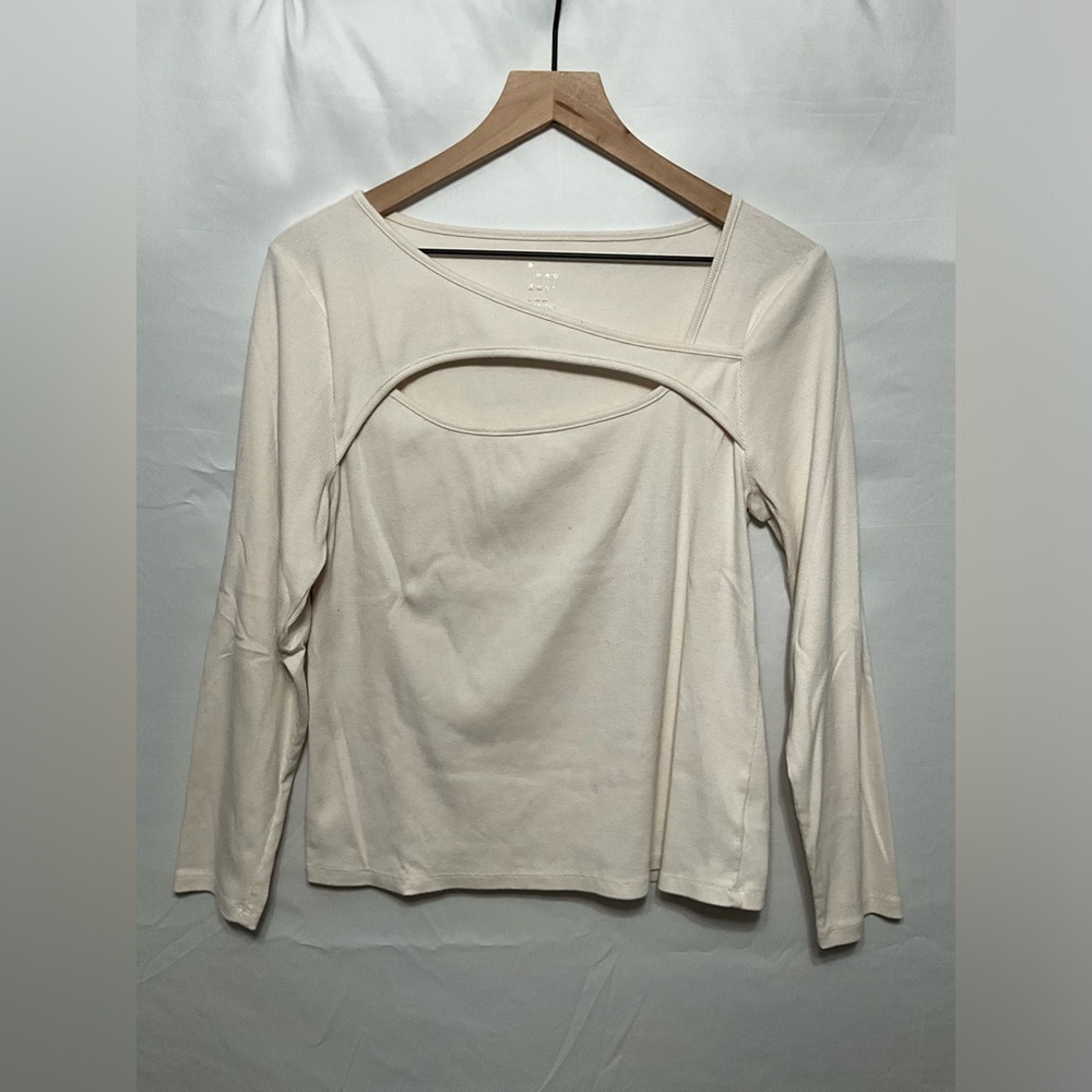 Ribbed Long sleeve shirt with cutout